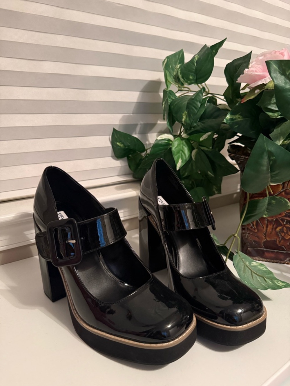 Steve Madden Black Patent Mary Jane Block Heels with Buckle - Picture 2 of 6